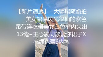   骚货女邻居，撅起屁股在客厅等着我后入，干净的身体却如此下贱