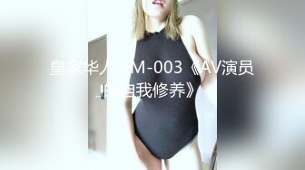 《极品CP魔手外购》潜入女厕赤裸裸拍脸拍逼各种美女小姐姐方便~有惊喜小妹子看黄片疯狂紫薇这手法没少自己玩 (4)