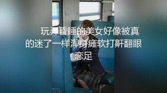 【极品稀缺 破解摄像头】JK风小姐姐更衣间拿手机自拍 多角度偷拍