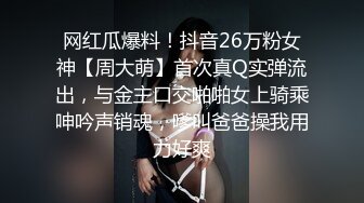   帅小伙约操活泼开朗甜美女神，包臀裙极品美腿，先抽根事前烟