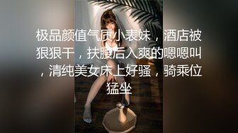 苗条骚女被两个男人任意玩弄，肉棒无套干嫩穴就是要中出