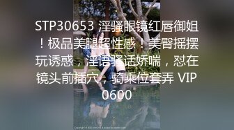 熟女骚妈跟亲侄子激情啪啪，全程露脸口交大鸡巴让小哥草嘴，床上各种体位蹂躏抽插，浪荡呻吟，老逼就是败火