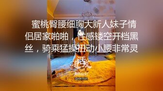 妹子在家无聊自拍玩穴